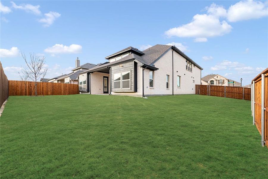 Exterior details and patio area of a home in Willow Wood, McKinney (Image 23).