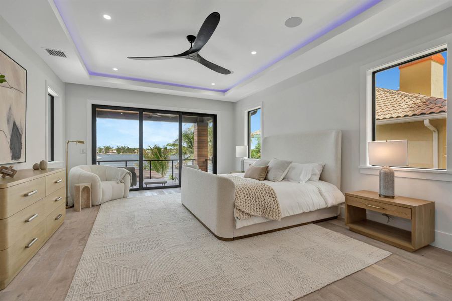 Spacious, unfurnished interior of a new home in , Lantana (Image 85).