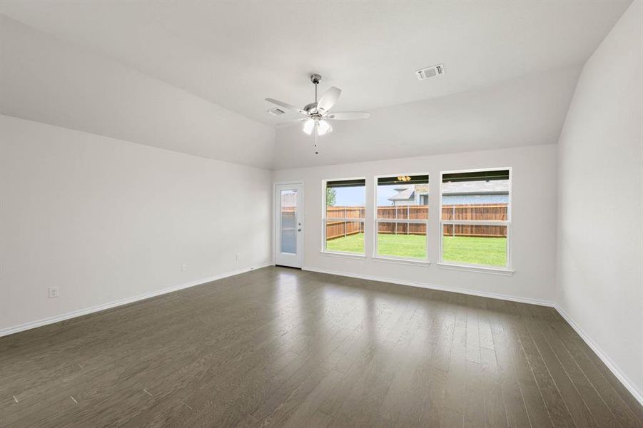 Spacious, unfurnished interior of a new home in Summer Crest, Crowley (Image 28).