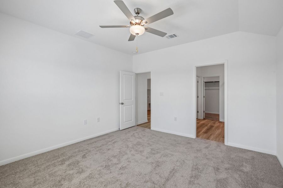 Spacious, unfurnished interior of a new home in Lisso, Pflugerville (Image 27).