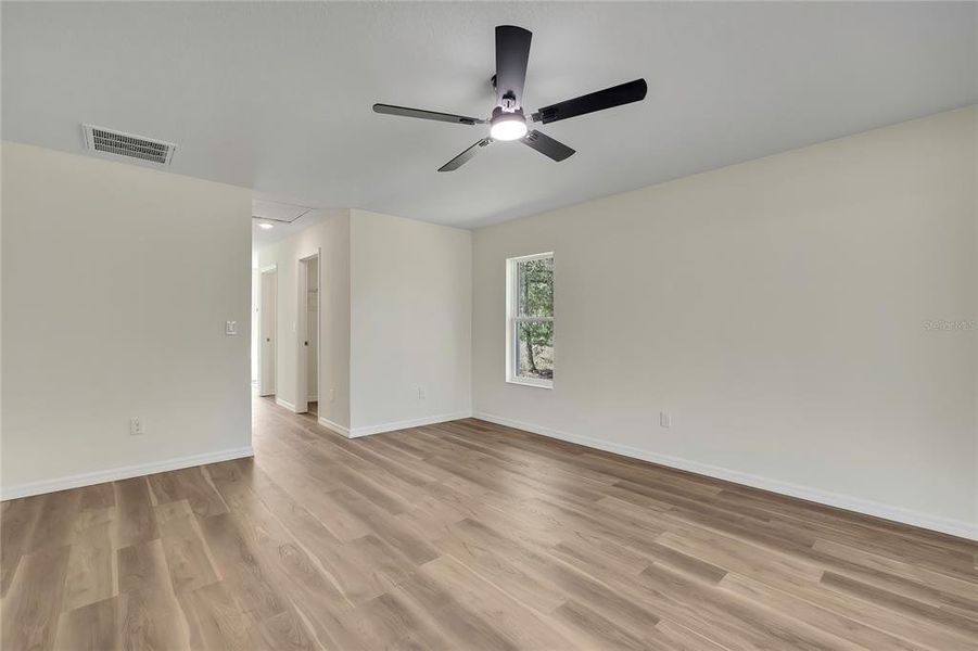 Spacious, unfurnished interior of a new home in , Crystal River (Image 41).
