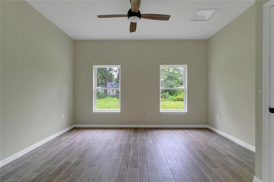 Spacious, unfurnished interior of a new home in , Ocala (Image 12).
