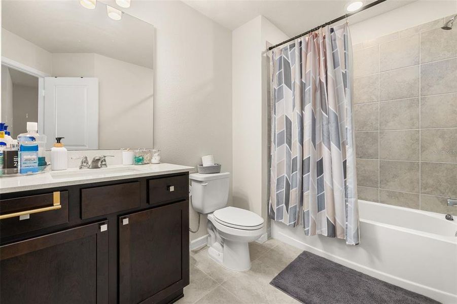 Furnished interior view inside a new home in , Davenport (Image 12).
