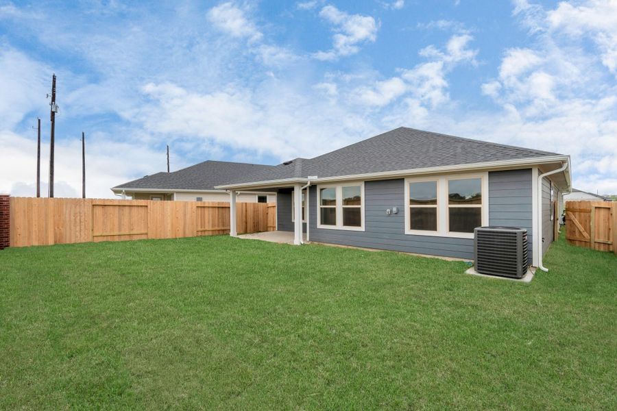 Exterior details and patio area of a home in Montgomery Ridge: Landmark Collection, Montgomery (Image 3).