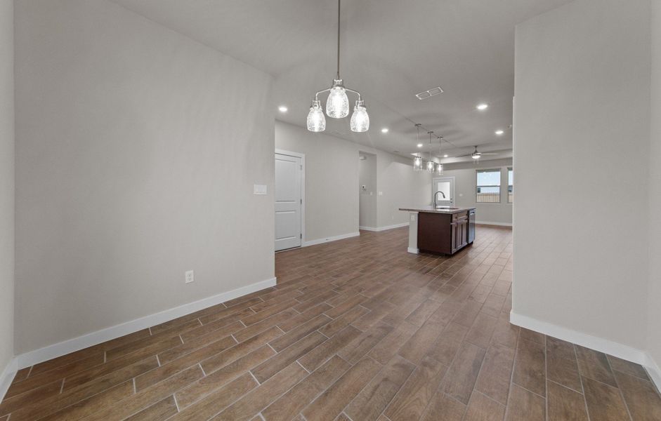 Representative unfurnished interior of a home built from the Clovis by Hakes Brothers in Monte Cielo, Weslaco (Image 8).