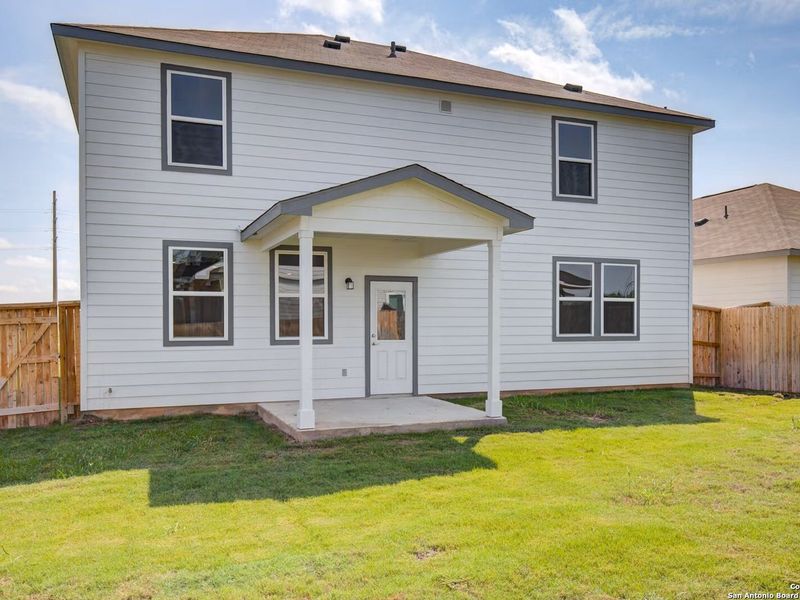 Exterior details and patio area of a home in Hannah Heights, Seguin (Image 19).