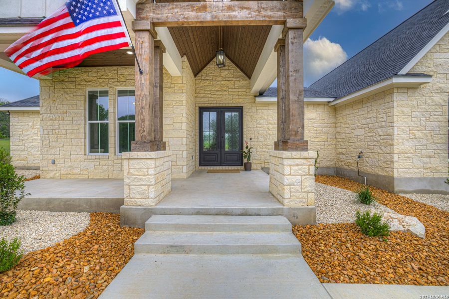 Exterior details and patio area of a home in , Seguin (Image 32).