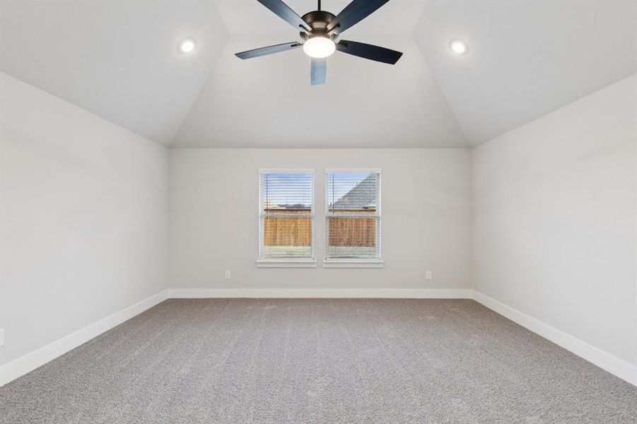 Spacious, unfurnished interior of a new home in Dove Hollow, Waxahachie (Image 23).