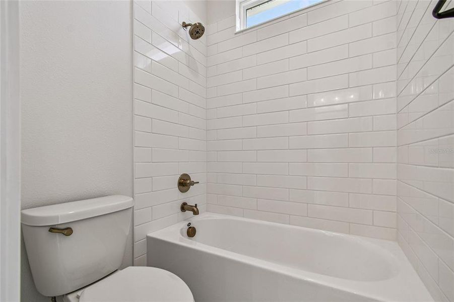 Furnished interior view inside a new home in Palmera Wellen Park - Classic Series, Venice (Image 12).