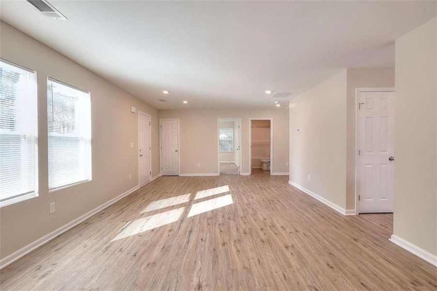 Spacious, unfurnished interior of a new home in , Monroe (Image 22).