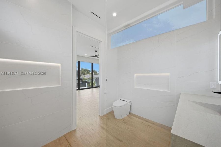 Image 90 of a home in .