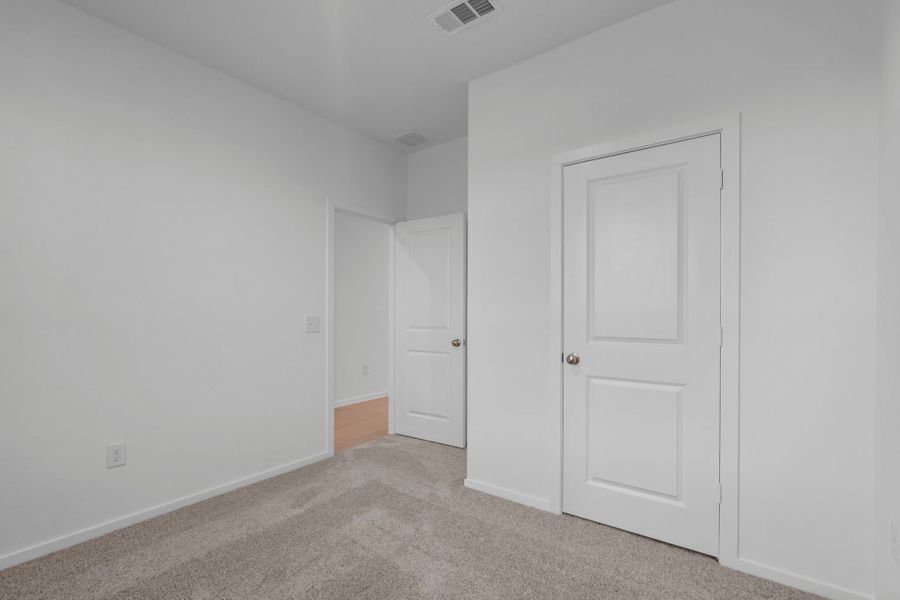 Spacious, unfurnished interior of a new home in Mavera, Conroe (Image 14).