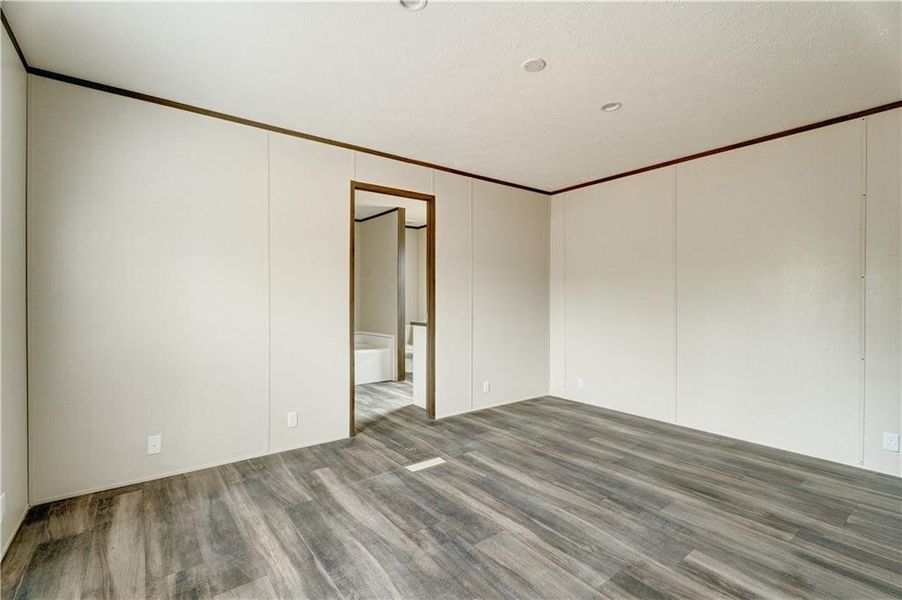 Spacious, unfurnished interior of a new home in , Ellijay (Image 18).