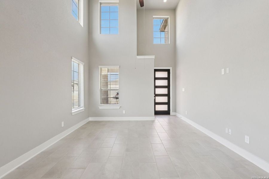 Spacious, unfurnished interior of a new home in Lark Canyon, New Braunfels (Image 40).