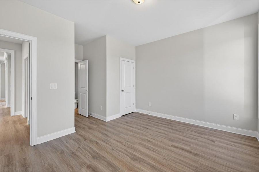 Spacious, unfurnished interior of a new home in Hemingway, Flowery Branch (Image 20).