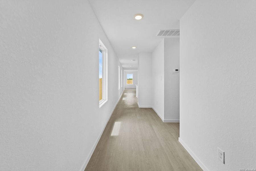 Spacious, unfurnished interior of a new home in Spring Grove, St. Hedwig (Image 15).