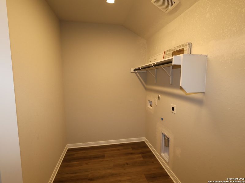 Spacious, unfurnished interior of a new home in Paloma Park, Converse (Image 20). Spacious, unfurnished interior of a new home in Paloma Park, Converse (Image 20).