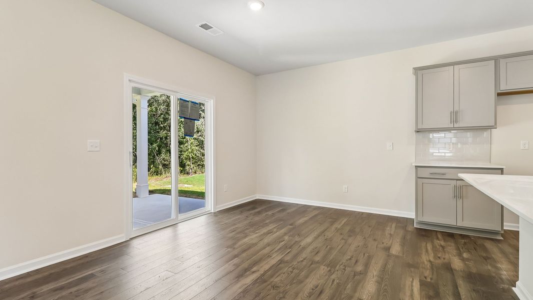 Spacious, unfurnished interior of a new home in Sease's Pond, Gilbert (Image 13).