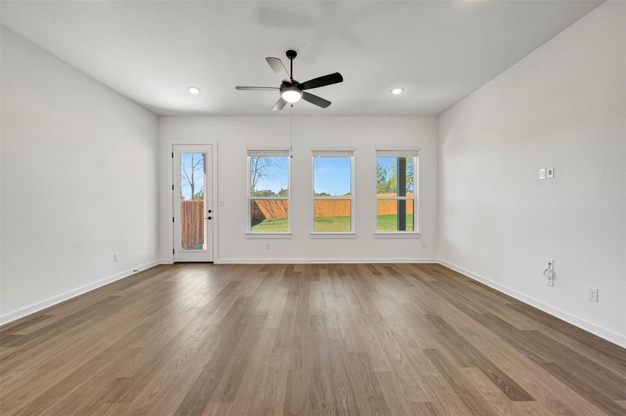 Spacious, unfurnished interior of a new home in Heritage, Dripping Springs (Image 36).