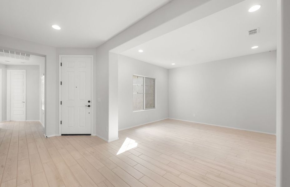 Spacious, unfurnished interior of a new home in Parkside at Anthem at Merrill Ranch, Florence (Image 26).