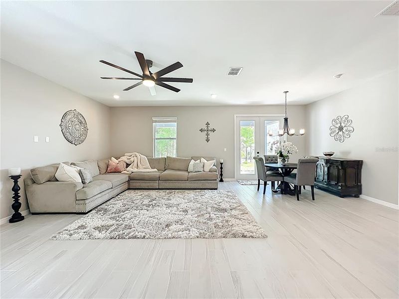Furnished interior view inside a new home in , Clermont (Image 60).