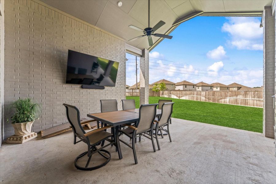 With plenty of room for a custom pool, outdoor kitchen, entertainment area, or future landscaping vision, this expansive homesite allows you to truly make the space your own.