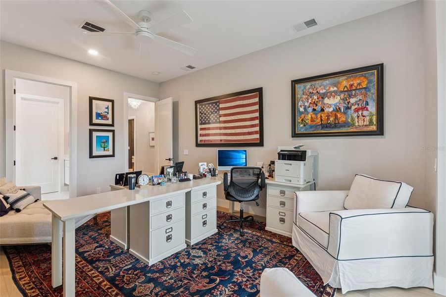 Furnished interior view inside a new home in , Orlando (Image 50).