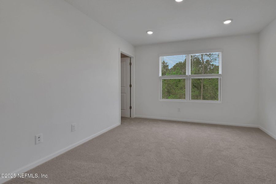 Spacious, unfurnished interior of a new home in , Middleburg (Image 16).