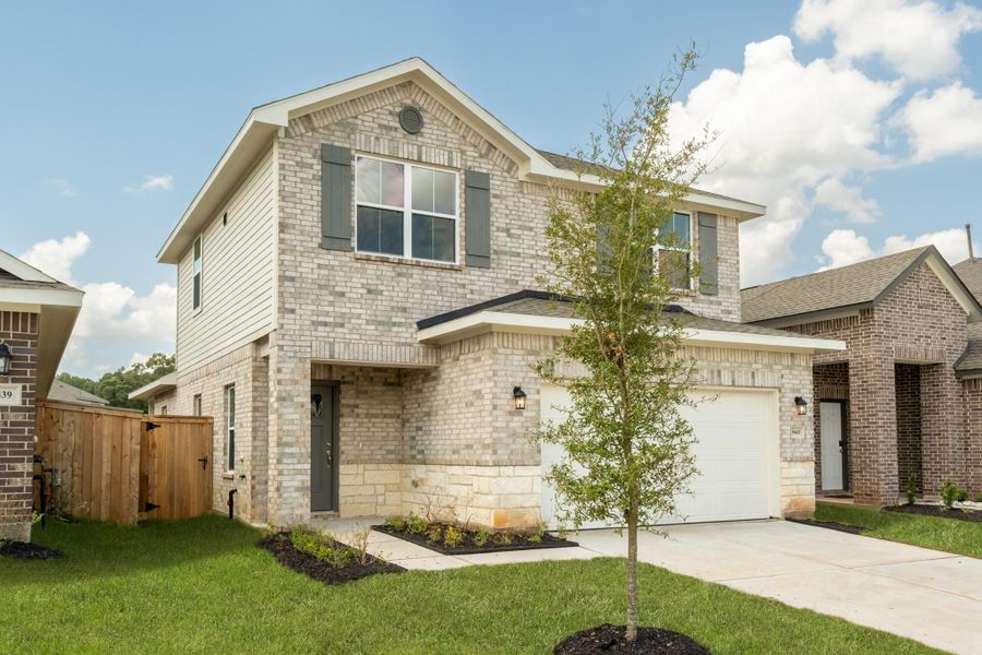 Front exterior of a new home in Stonebrooke, Conroe, TX, highlighting curb appeal (Image 17).