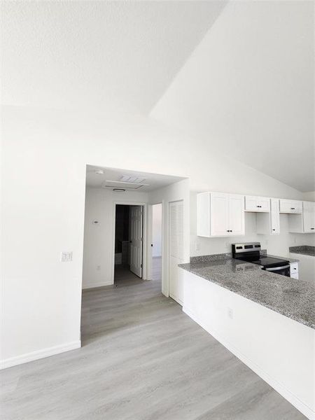 Spacious, unfurnished interior of a new home in , Dunnellon (Image 6).