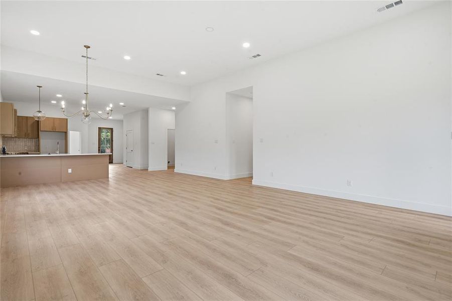 Spacious, unfurnished interior of a new home in , Dallas (Image 30).