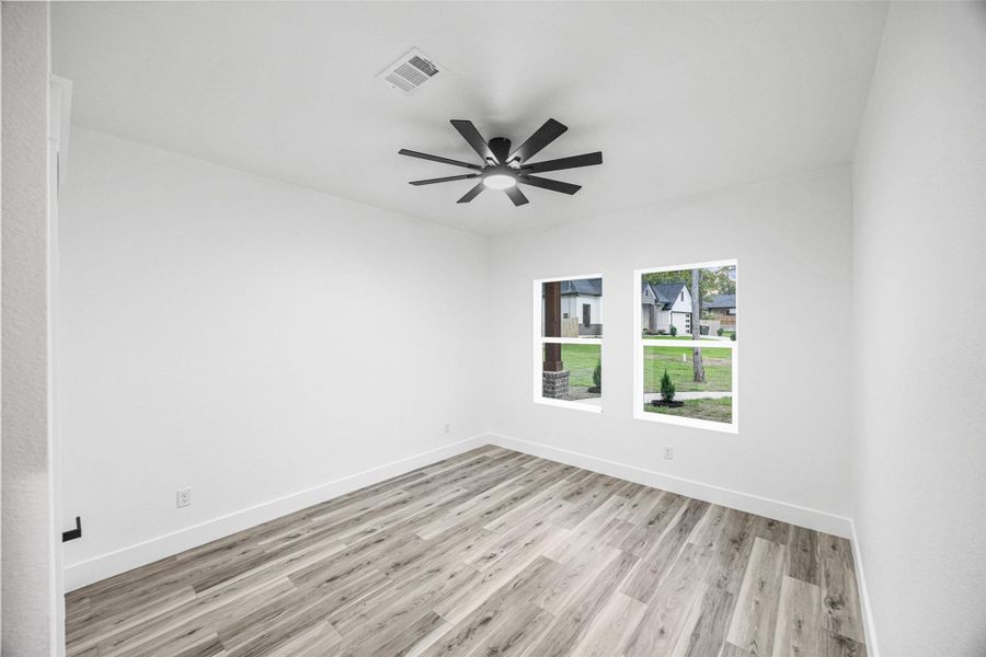Spacious, unfurnished interior of a new home in , Conroe (Image 14).