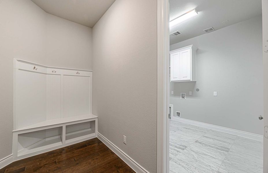 Representative unfurnished interior of a home built from the 4195 by Ravenna Homes in Artavia 70′, Conroe (Image 51). Representative unfurnished interior of a home built from the 4195 by Ravenna Homes in Artavia 70′, Conroe (Image 51).