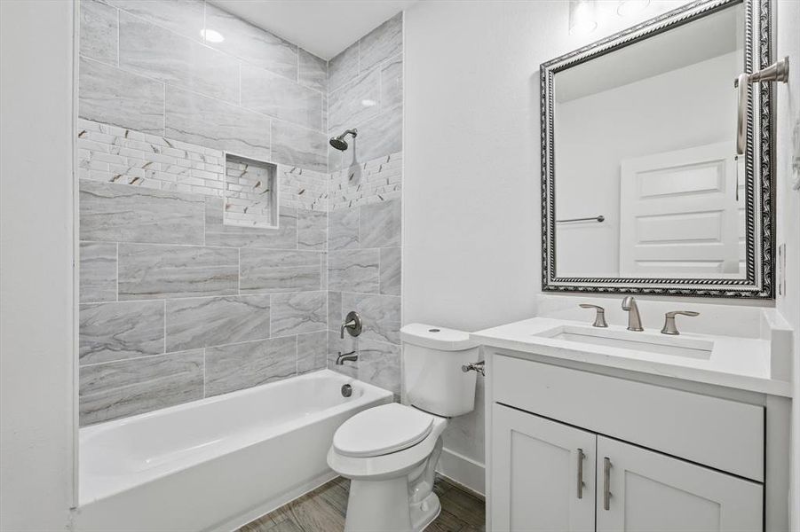 Furnished interior view inside a new home in , Terrell (Image 10).