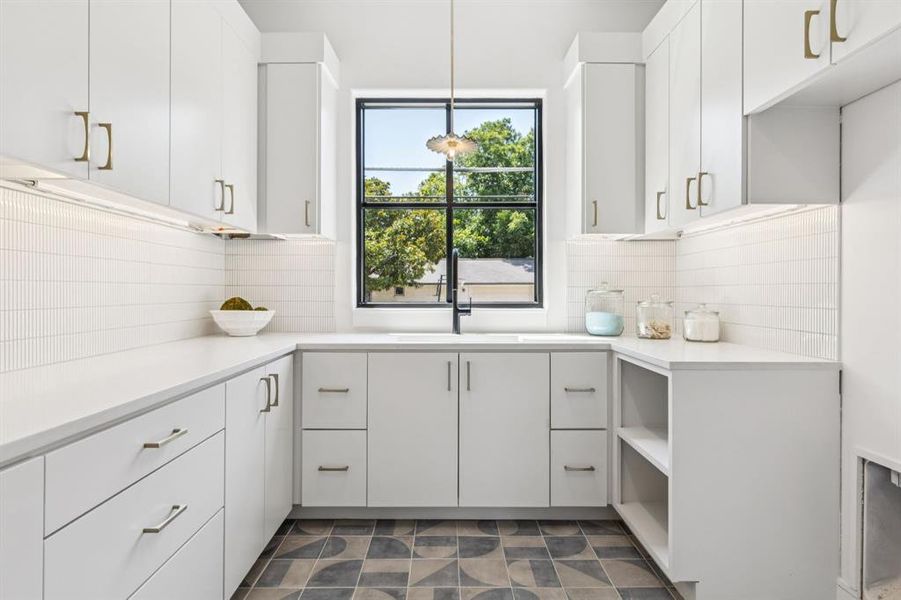 Furnished interior view inside a new home in , Dallas (Image 12).