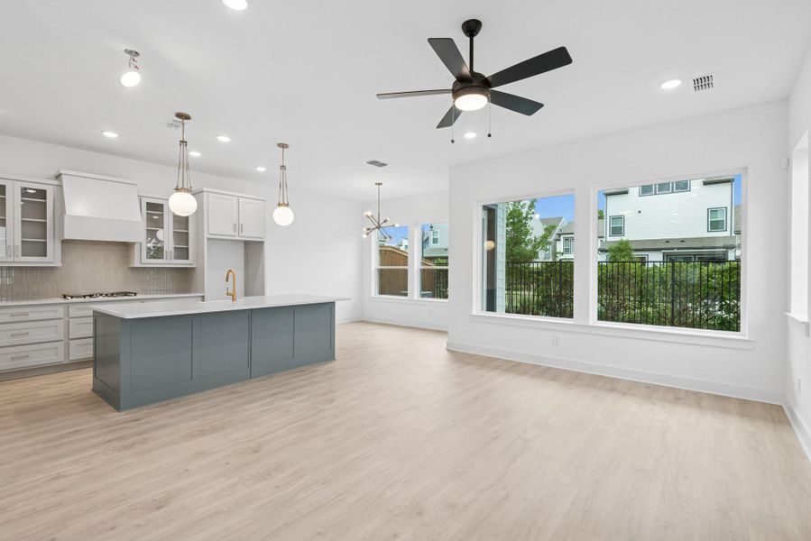 Spacious, unfurnished interior of a new home in Retreat at Oak Park, Houston (Image 28).