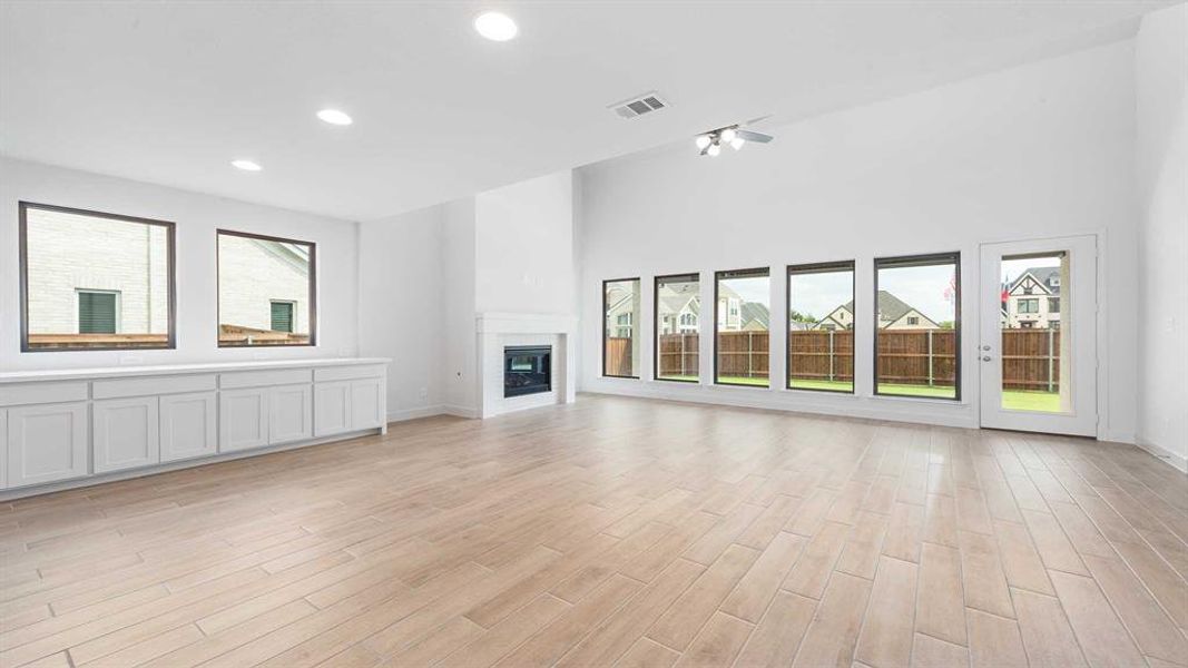 Spacious, unfurnished interior of a new home in The Lakes Of Somercrest 60', Midlothian (Image 21). Spacious, unfurnished interior of a new home in The Lakes Of Somercrest 60', Midlothian (Image 21).