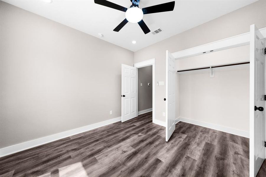 Spacious, unfurnished interior of a new home in , Sulphur Springs (Image 27).