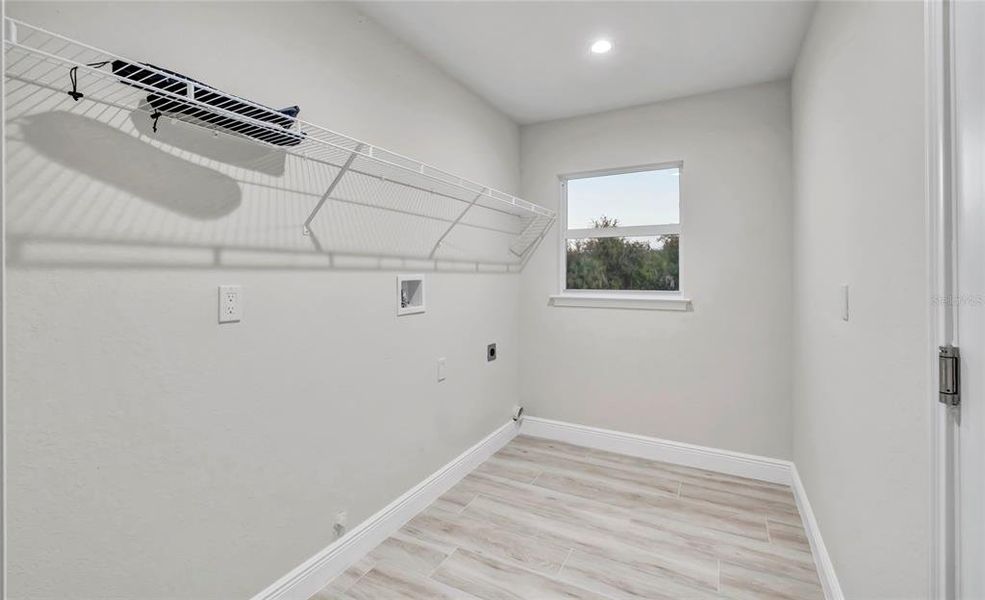 Spacious, unfurnished interior of a new home in , Port Charlotte (Image 20).