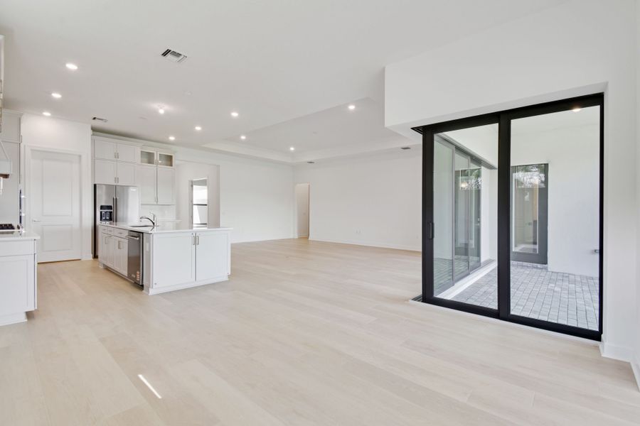 Spacious, unfurnished interior of a new home in Greyhawk Landing, Lake Worth (Image 38).