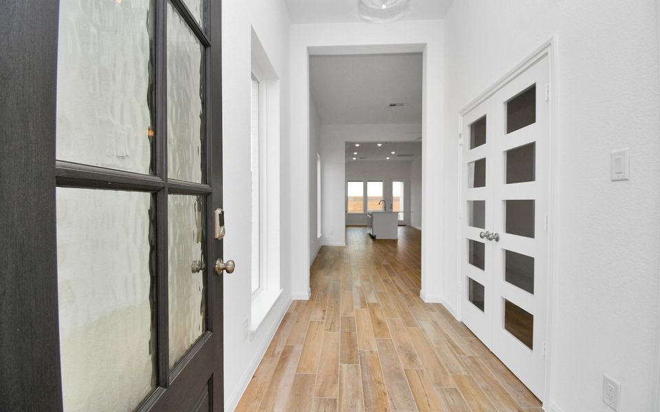 Spacious, unfurnished interior of a new home in 40' Traditional Homes at Elyson, Katy (Image 10).