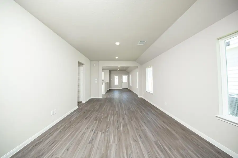 Spacious, unfurnished interior of a new home in Cliffstone Hills, Conroe (Image 6). Spacious, unfurnished interior of a new home in Cliffstone Hills, Conroe (Image 6).