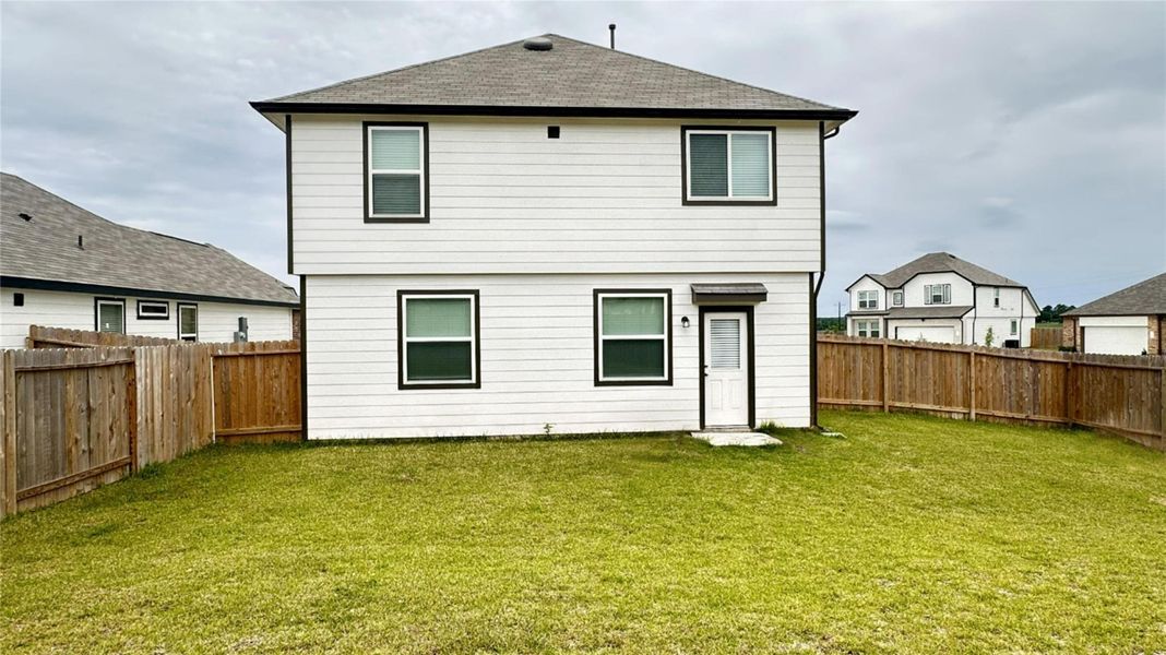 Exterior details and patio area of a home in Hunter's Creek, Huntsville (Image 20).