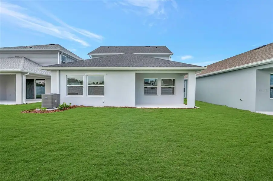 Exterior details and patio area of a home in Eastlyn, Bradenton (Image 19).