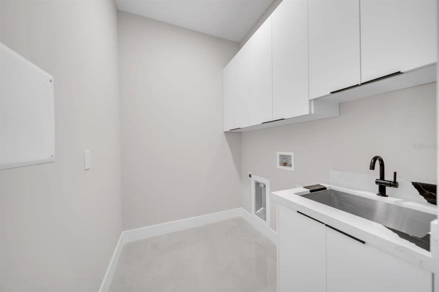 Spacious, unfurnished interior of a new home in , Lehigh Acres (Image 23).