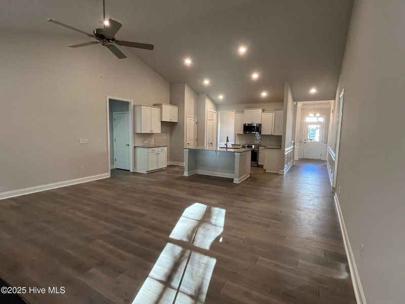 Spacious, unfurnished interior of a new home in Palmetto Creek, Bolivia (Image 22).