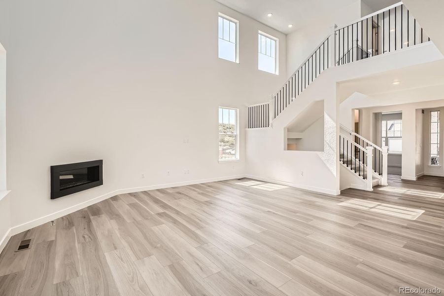 Spacious, unfurnished interior of a new home in Macanta: The Grand Collection, Castle Rock (Image 9).