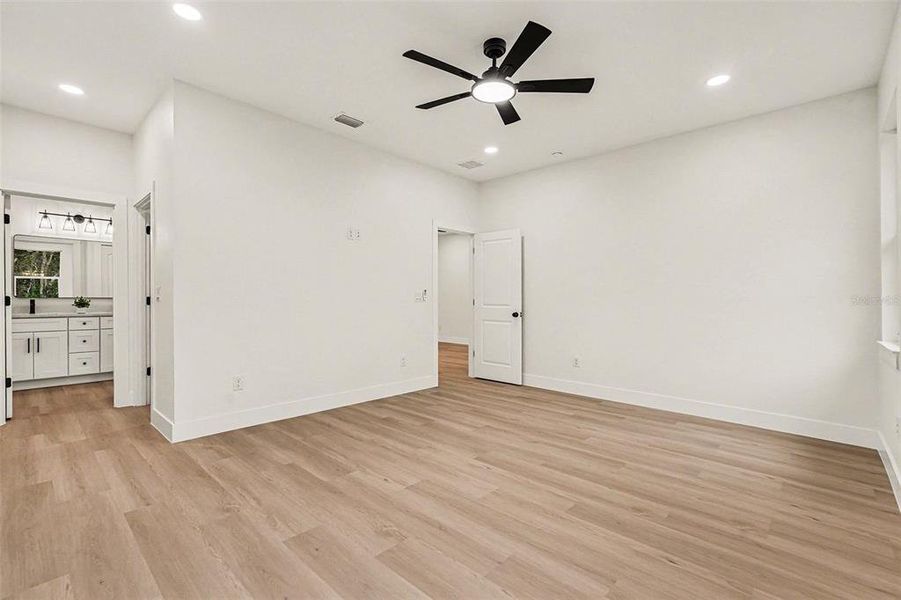 Spacious, unfurnished interior of a new home in , Spring Hill (Image 10).