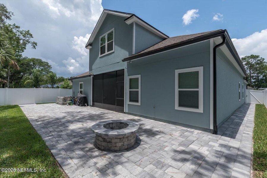 Exterior details and patio area of a home in Pecan Ridge, Jacksonville (Image 26).