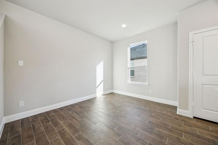 Spacious, unfurnished interior of a new home in Venetian, Weston (Image 16).